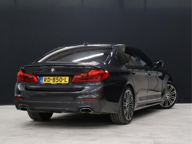 BMW 5-SERIE 520i M Sport [SCHUIFKANTELDAK, SFEERVERLICHTING, CAMERA, PDC V+A, MEMORY SEATS, APPLE CARPLAY, HEAD UP DISPLAY, CRUISE CONTROL, AUTO CLIMATE CONTROL, STOELVERWARMING, NAVIGATIE, NIEUWSTAAT]