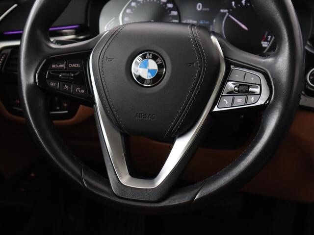 BMW 5-SERIE 530e Executive | Panoramadak | Leder | Stoelverwarming | Adaptief LED | Carplay | Sfeerverlichting | Keyless | Camera | Achterbankverwarming | Navigatie