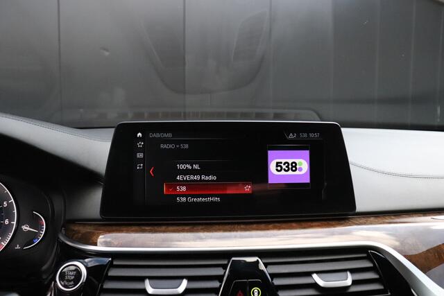 BMW 5-SERIE Touring 530i High Executive | LEDER | MEMORY | STOELVERW. | HEAD-UP | TREKHAAK | CAMERA | NAVI | CRUISE |