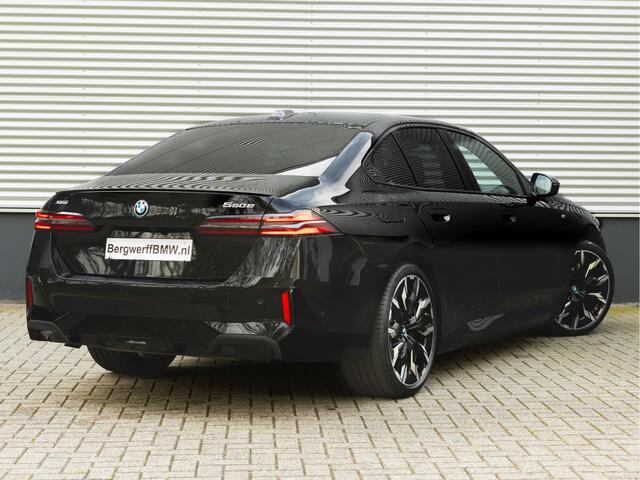 BMW 5-SERIE 550e xDrive - M-Sport Pro - Pano - Onderstel Prof - Trekhaak - Stoelventilatie