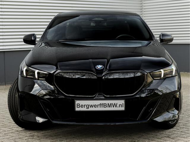 BMW 5-SERIE 550e xDrive - M-Sport Pro - Pano - Onderstel Prof - Trekhaak - Stoelventilatie