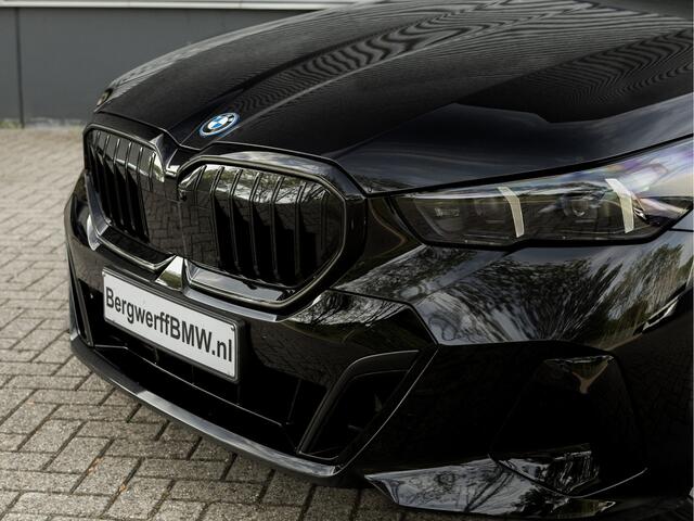 BMW 5-SERIE 550e xDrive - M-Sport Pro - Pano - Onderstel Prof - Trekhaak - Stoelventilatie