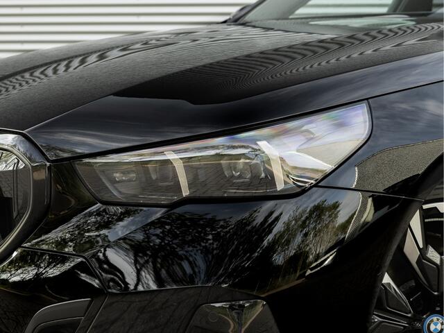 BMW 5-SERIE 550e xDrive - M-Sport Pro - Pano - Onderstel Prof - Trekhaak - Stoelventilatie