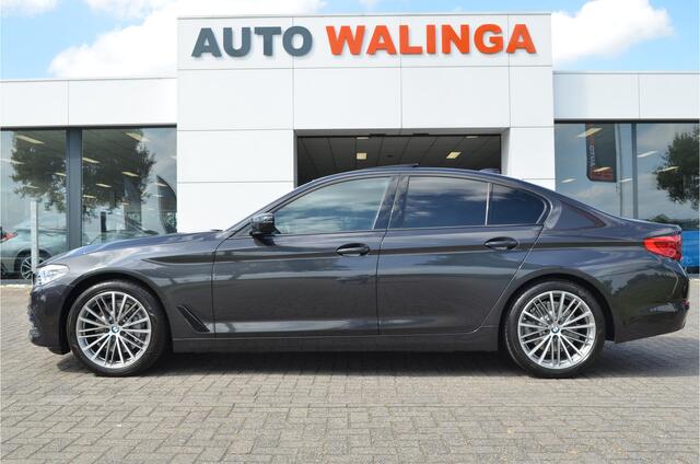 BMW 5-SERIE 530i High Executive Sportline | Schuif/-kantel dak | Leer | Elektr trekhaak | Keyless | Carplay | a.Camera | 19'' LMV | Shadowline | Stoelverwarming