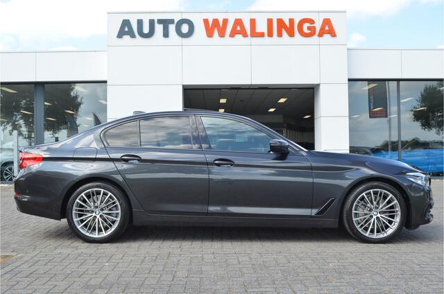BMW 5-SERIE 530i High Executive Sportline | Schuif/-kantel dak | Leer | Elektr trekhaak | Keyless | Carplay | a.Camera | 19'' LMV | Shadowline | Stoelverwarming