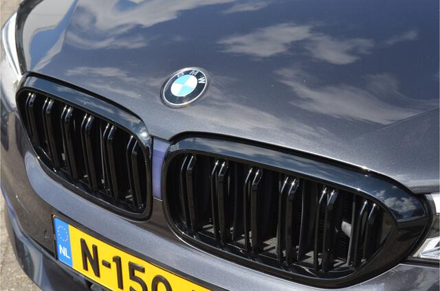 BMW 5-SERIE 530i High Executive Sportline | Schuif/-kantel dak | Leer | Elektr trekhaak | Keyless | Carplay | a.Camera | 19'' LMV | Shadowline | Stoelverwarming