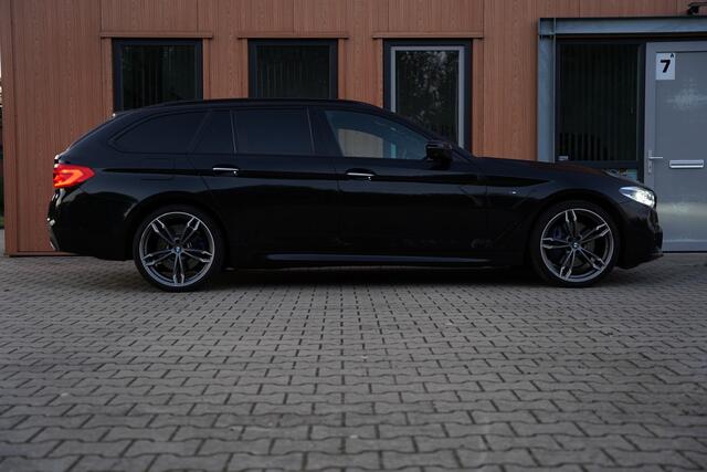 BMW 5-SERIE Touring 530i | M-Sport | Pano | Trekhaak