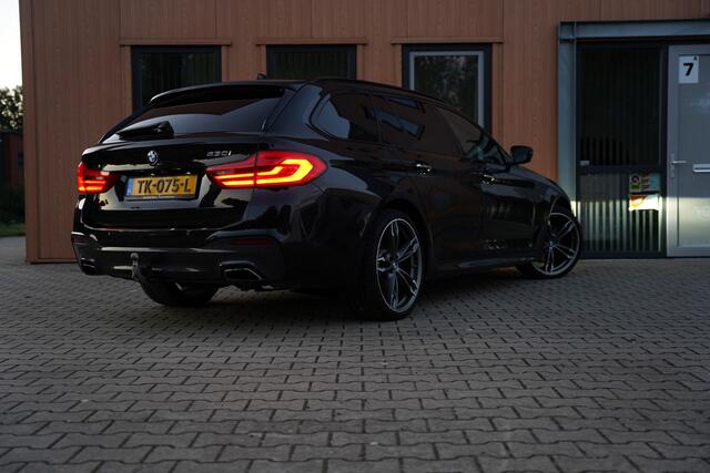 BMW 5-SERIE Touring 530i | M-Sport | Pano | Trekhaak