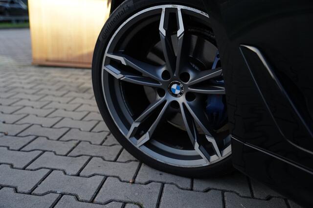 BMW 5-SERIE Touring 530i | M-Sport | Pano | Trekhaak