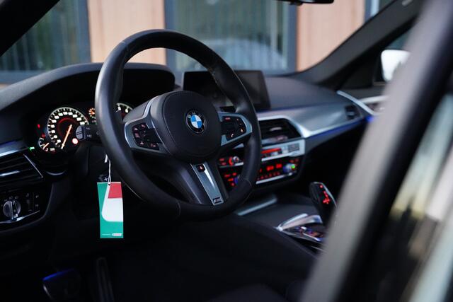 BMW 5-SERIE Touring 530i | M-Sport | Pano | Trekhaak