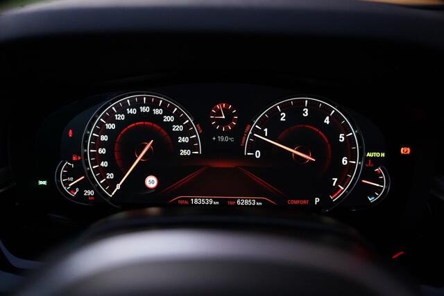 BMW 5-SERIE Touring 530i | M-Sport | Pano | Trekhaak