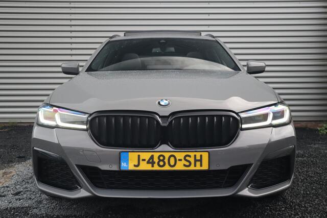 BMW 5-SERIE Touring 530i High Executive M-Sport Bernina Grau / Pano / Camera / Laser