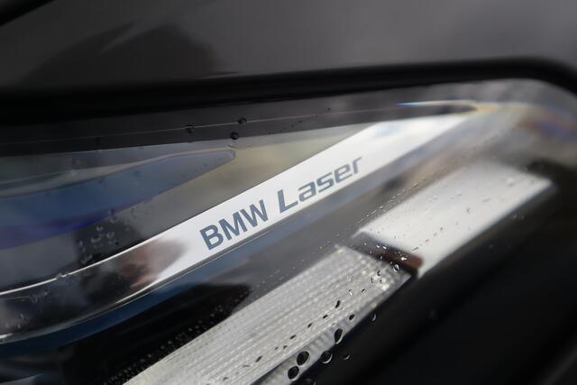 BMW 5-SERIE Touring 530i High Executive M-Sport Bernina Grau / Pano / Camera / Laser