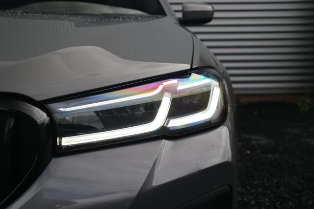 BMW 5-SERIE Touring 530i High Executive M-Sport Bernina Grau / Pano / Camera / Laser