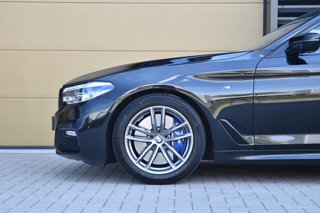 BMW 5-SERIE 540i High Executive * M Sportpakket * 1e eigenaar * Elektrische stoelen met memory * Sfeerverlichting * LED *