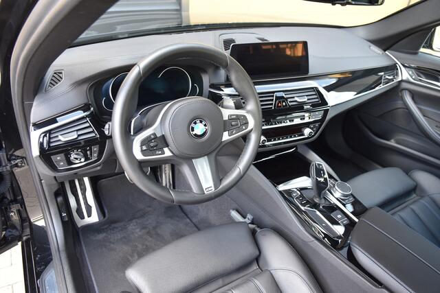 BMW 5-SERIE 540i High Executive * M Sportpakket * 1e eigenaar * Elektrische stoelen met memory * Sfeerverlichting * LED *