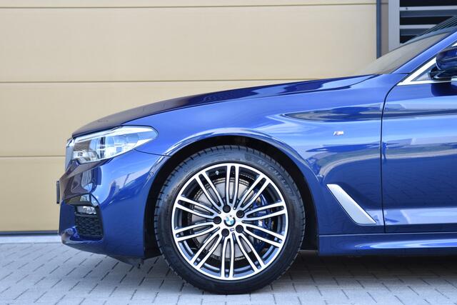 BMW 5-SERIE Touring 530i High Executive Edition * M Sportpakket * Panorama dak * Comfortstoelen * Head-up * HIFI *