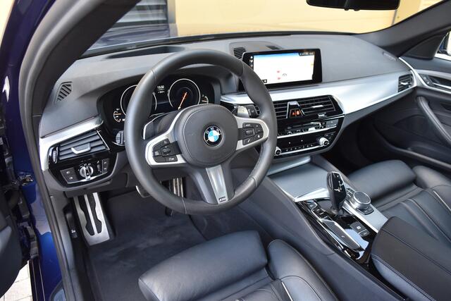 BMW 5-SERIE Touring 530i High Executive Edition * M Sportpakket * Panorama dak * Comfortstoelen * Head-up * HIFI *