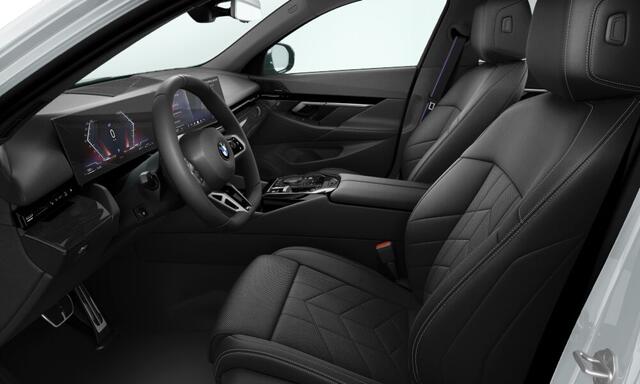 BMW 5-SERIE Touring 520d xDrive - M-Sport Pro - Pano - Trekhaak - ACC - Harman Kardon