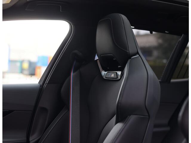 BMW 5-SERIE Touring 550e xDrive | Pano - Trekhaak - HUD - B&W