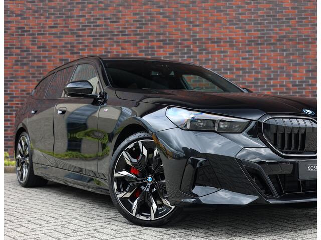 BMW 5-SERIE Touring 550e xDrive | Pano - Trekhaak - HUD - B&W