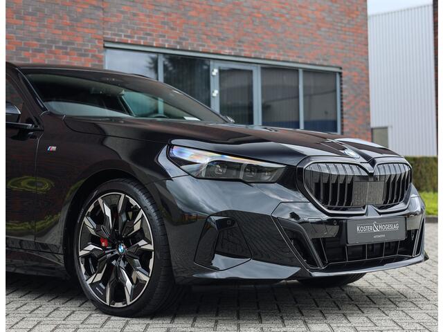 BMW 5-SERIE Touring 550e xDrive | Pano - Trekhaak - HUD - B&W