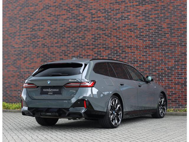 BMW 5-SERIE Touring 550e xDrive | Grigio Telesto - Pano - Trekhaak - B&W