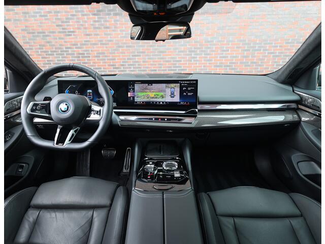 BMW 5-SERIE Touring 550e xDrive | Grigio Telesto - Pano - Trekhaak - B&W