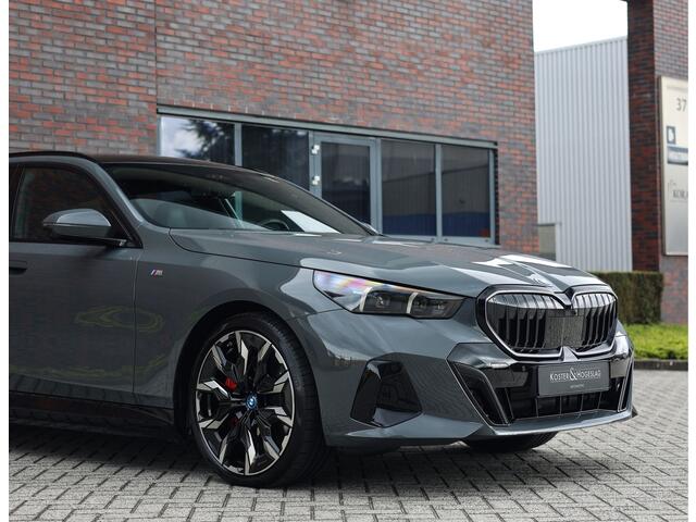 BMW 5-SERIE Touring 550e xDrive | Grigio Telesto - Pano - Trekhaak - B&W