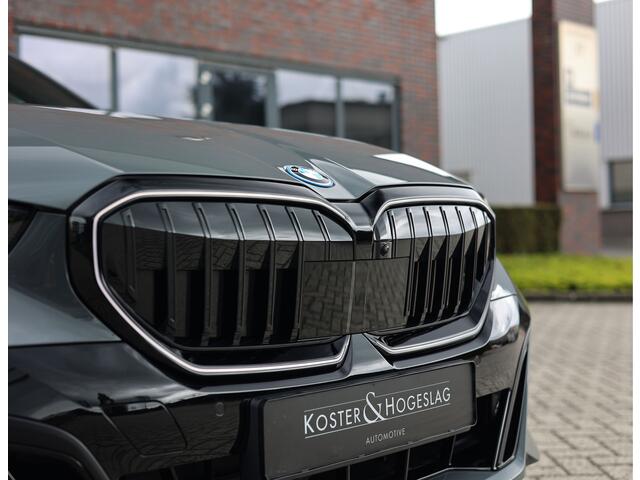 BMW 5-SERIE Touring 550e xDrive | Grigio Telesto - Pano - Trekhaak - B&W