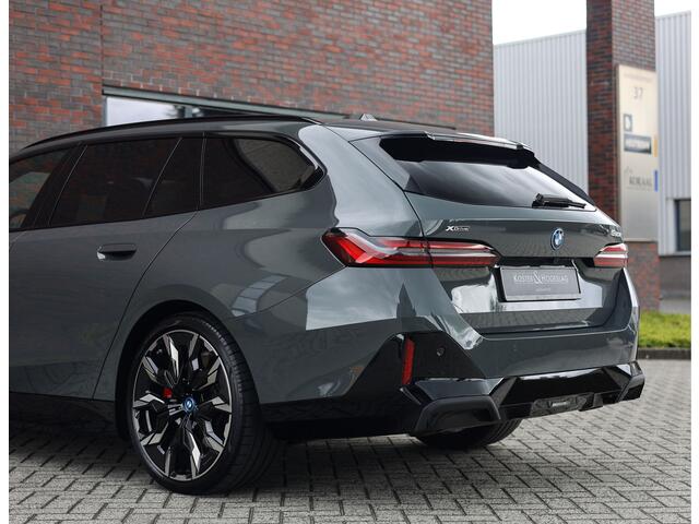 BMW 5-SERIE Touring 550e xDrive | Grigio Telesto - Pano - Trekhaak - B&W