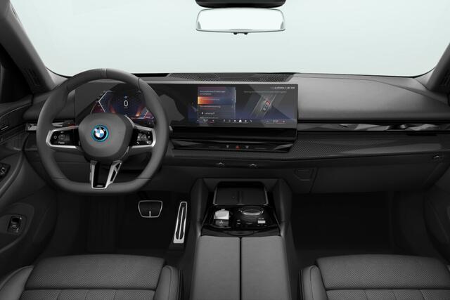 BMW 5-SERIE Touring 530e M Sport Edition | M Sport Pro | Innovation Pack | Travel Pack | Comfort Pack | Trekhaak