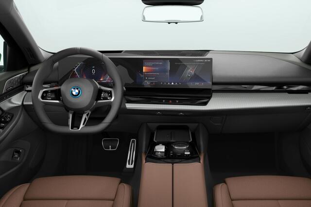 BMW 5-SERIE Touring 530e M Sport Edition | M Sport Pro | Innovation Pack | Travel Pack | Comfort Pack | Trekhaak