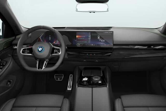 BMW 5-SERIE Sedan 550e xDrive | M Sport Pro | Innovation Pack | Travel Pack | Comfort Pack | Trekhaak