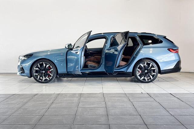 BMW 5-SERIE Touring 550e xDrive | M Sport Pro | Innovation Pack | Travel Pack | Comfort Pack | Trekhaak