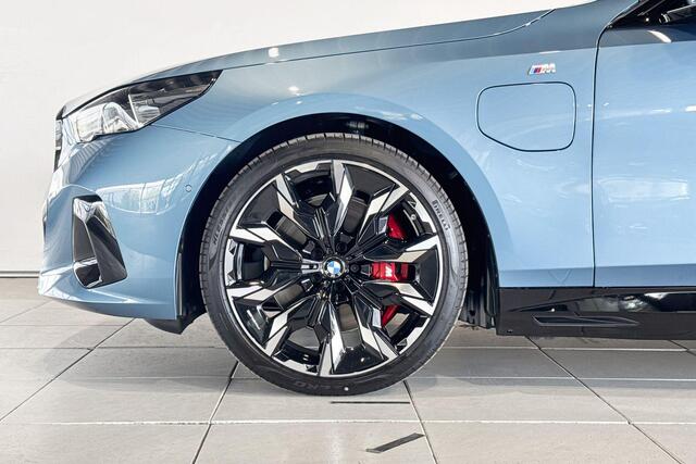 BMW 5-SERIE Touring 550e xDrive | M Sport Pro | Innovation Pack | Travel Pack | Comfort Pack | Trekhaak