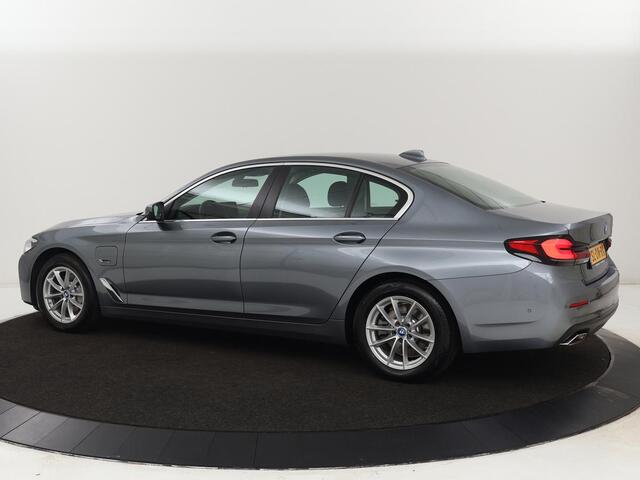 BMW 5-SERIE 520e Executive | Head-Up | Leder | 360 Camera | Stoelverwarming | Live Cockpit | Carplay | Navigatie | Park Assist | PHEV | Plug In