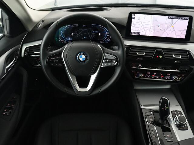 BMW 5-SERIE 520e Executive | Head-Up | Leder | 360 Camera | Stoelverwarming | Live Cockpit | Carplay | Navigatie | Park Assist | PHEV | Plug In