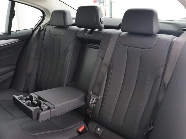 BMW 5-SERIE 520e Executive | Head-Up | Leder | 360 Camera | Stoelverwarming | Live Cockpit | Carplay | Navigatie | Park Assist | PHEV | Plug In
