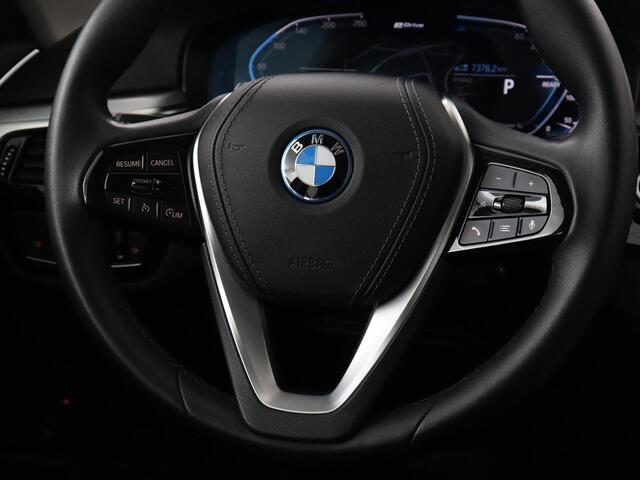BMW 5-SERIE 520e Executive | Head-Up | Leder | 360 Camera | Stoelverwarming | Live Cockpit | Carplay | Navigatie | Park Assist | PHEV | Plug In