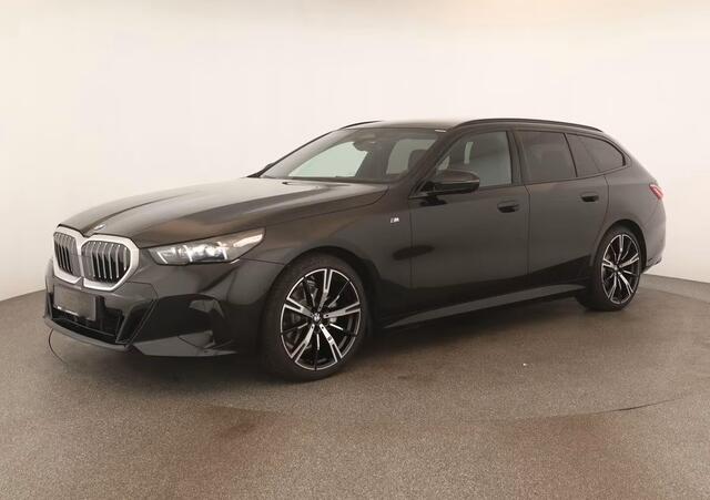 BMW 5-SERIE Touring 520dA M-SPORT ** LED, NAVi+, HuD, PANORAMA, 20-inch LMV, DRIV. ASS+ ** 1e EIG - Ex BMW AG - UNFALLFREI ** ** INFORMEER OOK NAAR ONZE AANTREKKELIJKE FINANCIAL-LEASE TARIEVEN **