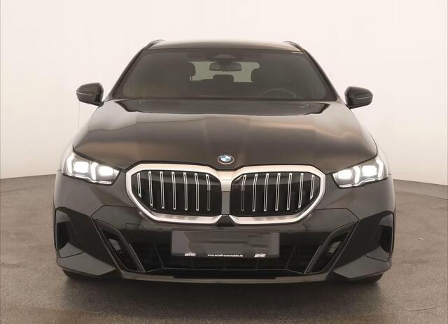 BMW 5-SERIE Touring 520dA M-SPORT ** LED, NAVi+, HuD, PANORAMA, 20-inch LMV, DRIV. ASS+ ** 1e EIG - Ex BMW AG - UNFALLFREI ** ** INFORMEER OOK NAAR ONZE AANTREKKELIJKE FINANCIAL-LEASE TARIEVEN **