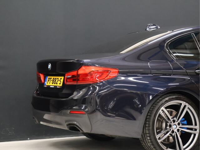 BMW 5-SERIE 520i High Executive [SCHUIFKANTELDAK, MEMORY SEATS, HUD, PDC V+A, CRUISE CONTROL, APPLE CARPLAY, STOELVERWARMING, AUTOMATISCHE AIRCO, NAVIGATIE, NIEUWSTAAT]