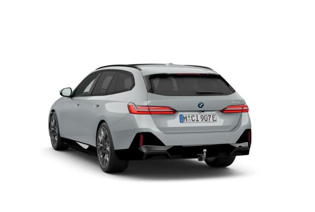BMW 5-SERIE Touring 520i M-Sport Pano Trekh ACC 360 H/K HUD 21inch Stoelventilatie
