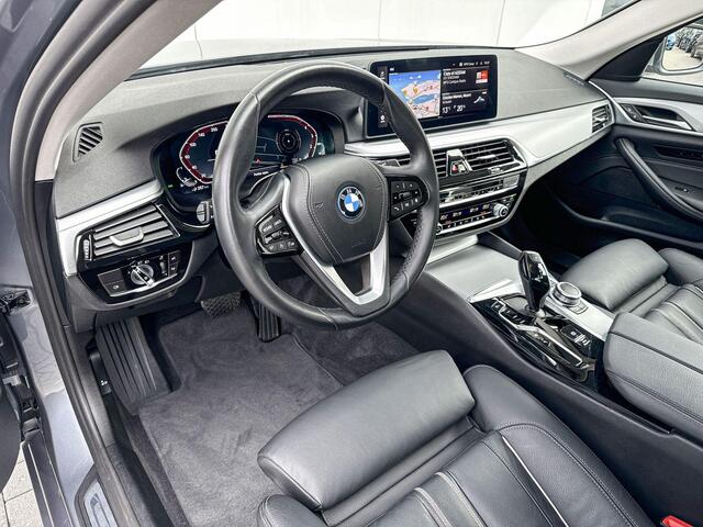 BMW 5-SERIE Touring 520e Business Edition Plus Comfortstoelen | Laserlicht | Trekhaak | Leder