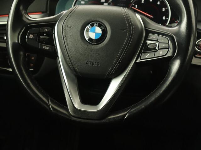BMW 5-SERIE 520i High Executive | Panoramadak | Trekhaak | Leder | Stoelverwarming | Camera | Head-Up | Navigatie | Full LED | Climate control