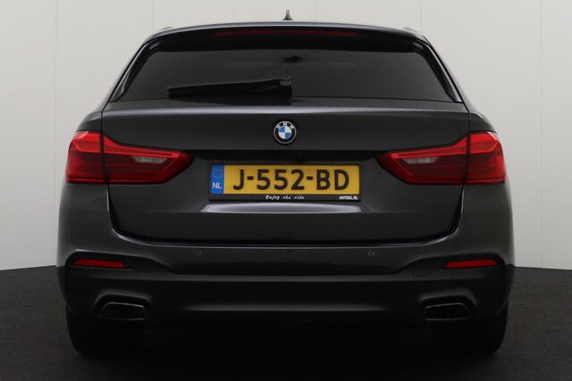 BMW 5-SERIE Touring 520i M-Sport High Exe. Pano-dak Trekhaak Memory 18'LMV