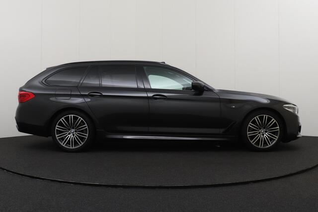 BMW 5-SERIE Touring 520i M-Sport High Exe. Pano-dak Trekhaak Memory 18'LMV