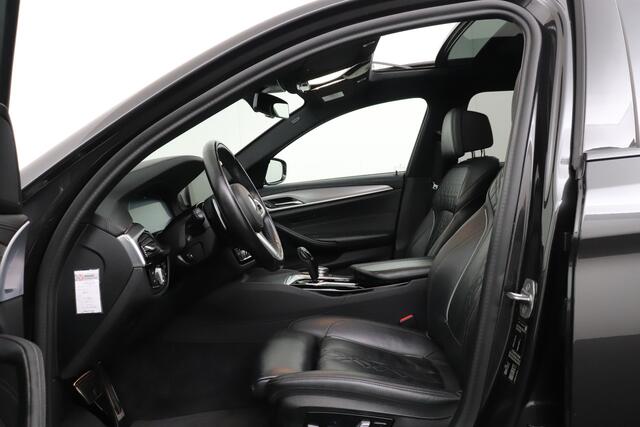 BMW 5-SERIE Touring 520i M-Sport High Exe. Pano-dak Trekhaak Memory 18'LMV