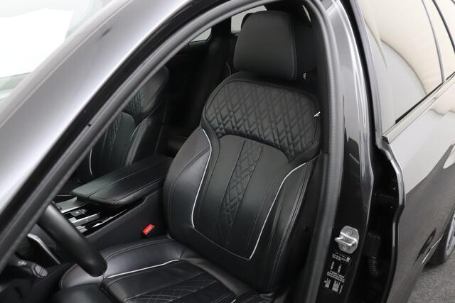 BMW 5-SERIE Touring 520i M-Sport High Exe. Pano-dak Trekhaak Memory 18'LMV